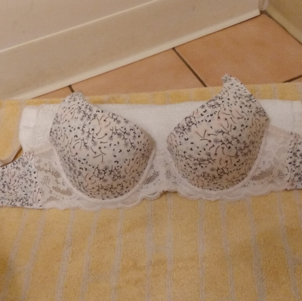 Bra 34C, Jessica Simpson brand, light push up,white with flowers,underwire